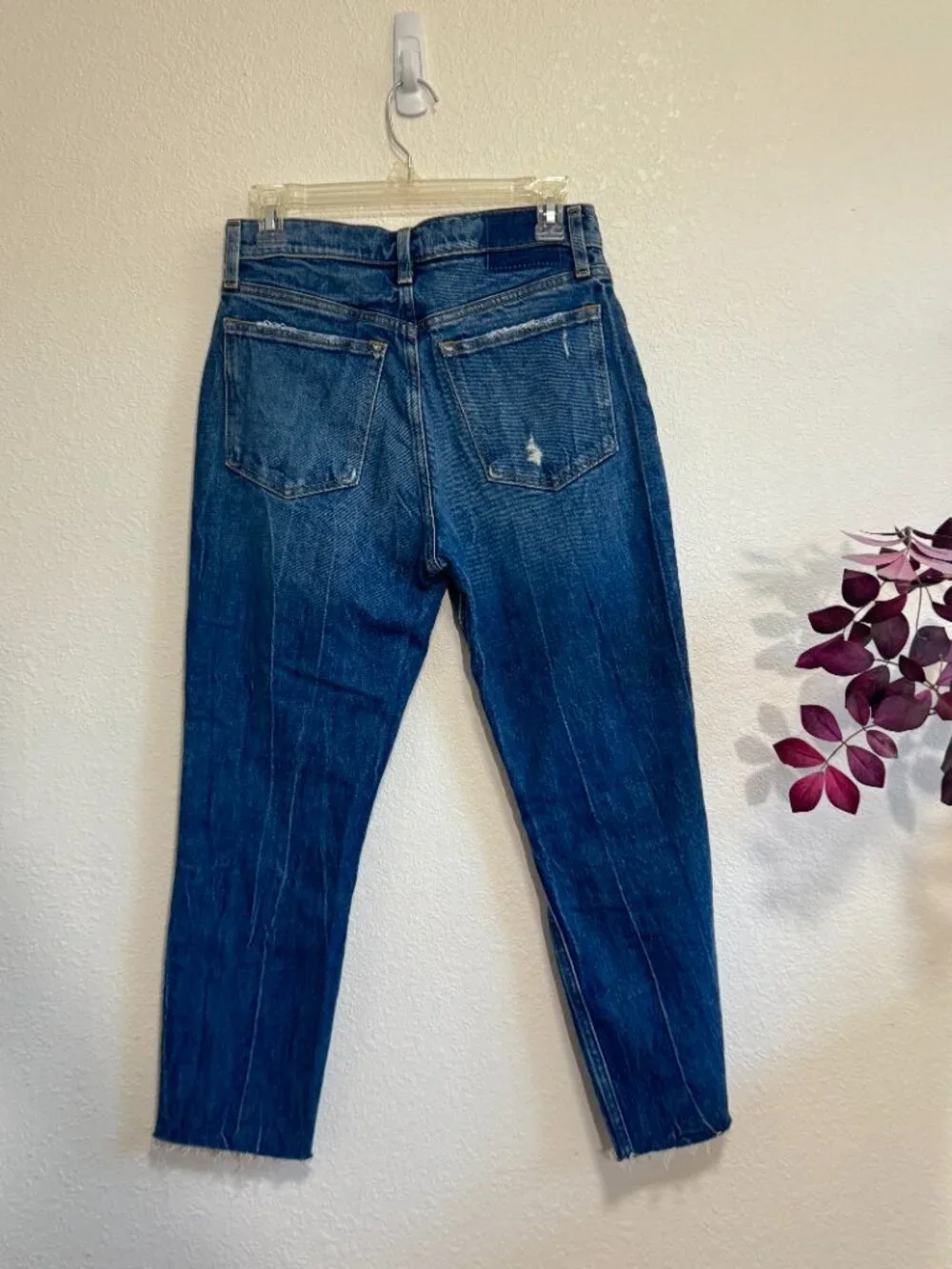 ☀️ NEW ABERCROMBIE & FITCH Dark Wash Distressed High Rise Mom Jeans 28 Short - Picture 8 of 10